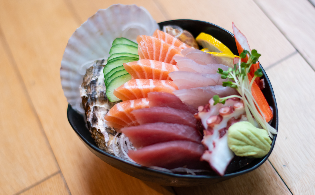 Cá ngừ sashimi kết hợp hoàn hảo với sake thanh tao - khám phá pairing sake